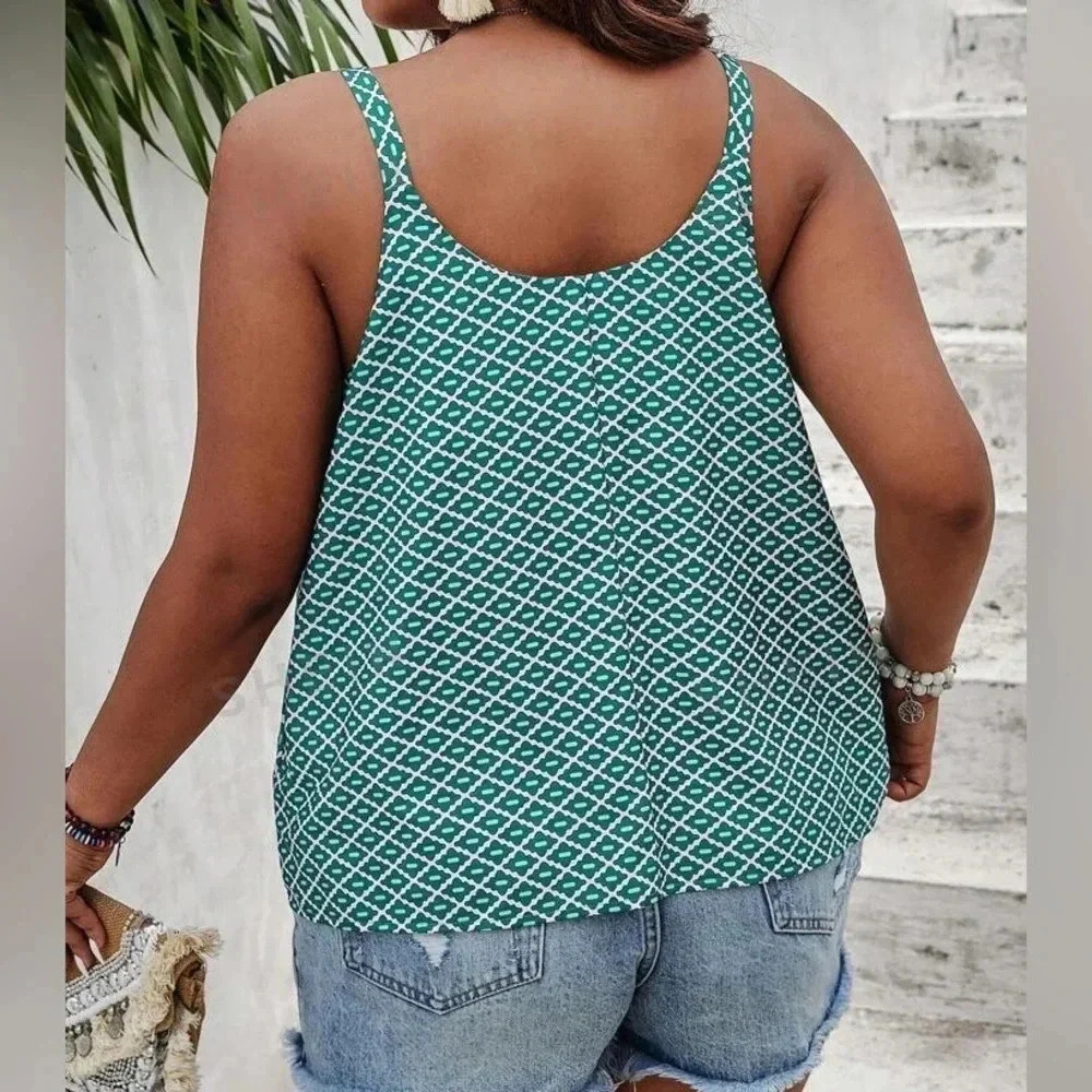SHEIN Curve VCAY Plus Geo Print Cami With Gold Chain Link Spaghetti Strap 1X - Picture 3 of 13